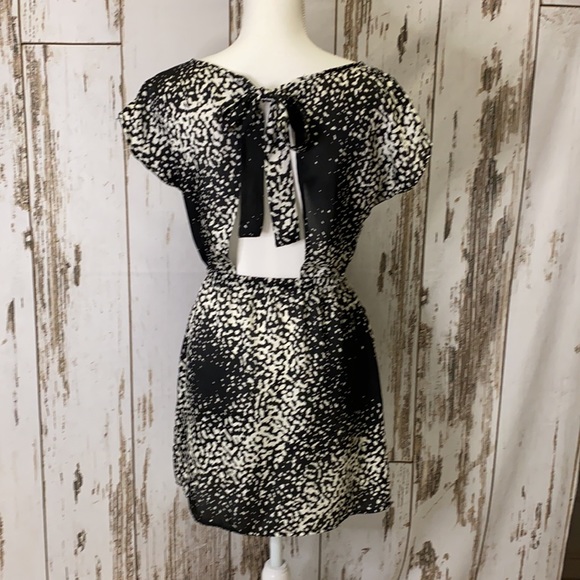 Women’s Max Rave Top with Pockets and Tie In Back - Picture 2 of 5
